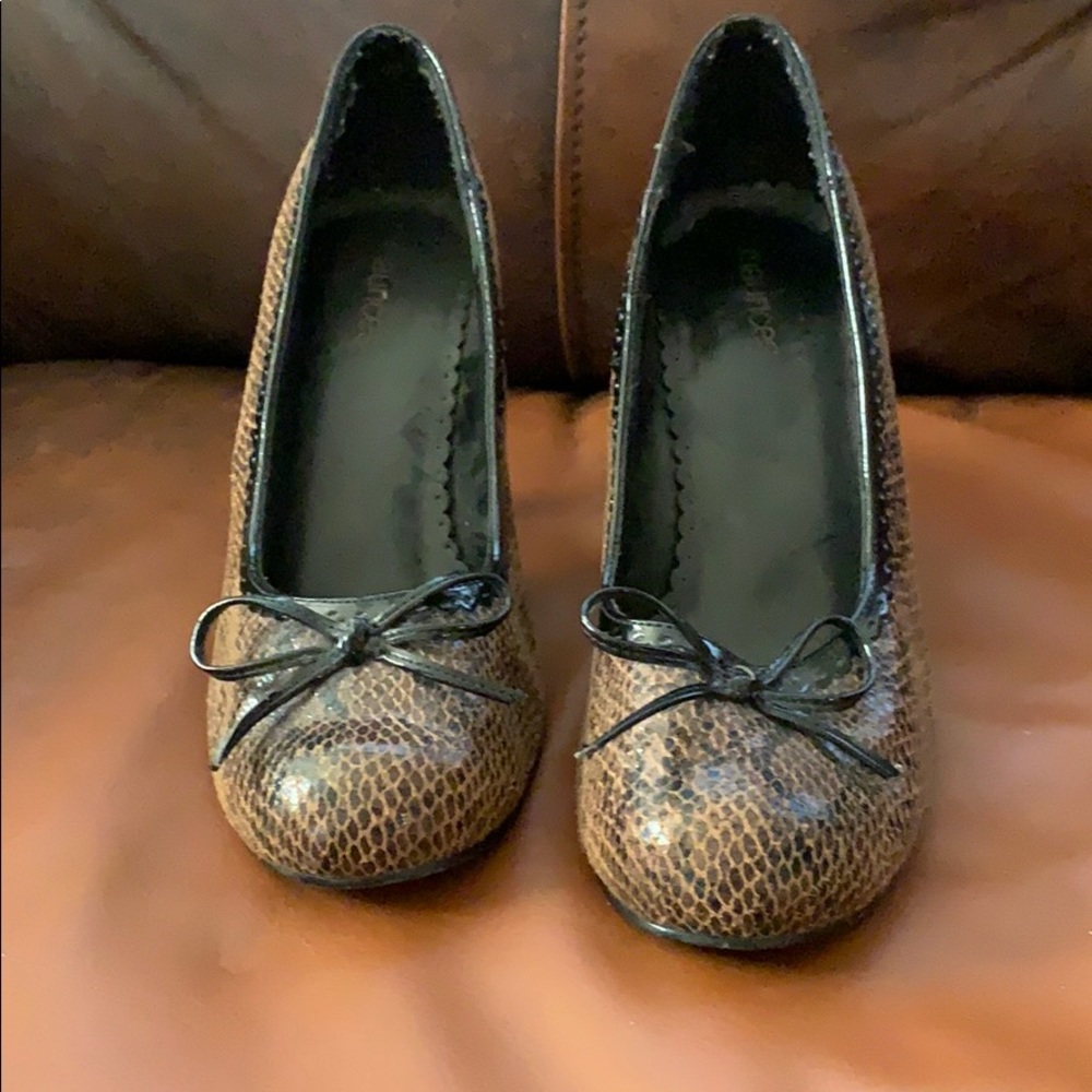 Size 8 Maurissa’s snakeskin design heel!